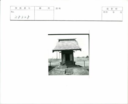 田园木屋栅栏晴空风光.jpg