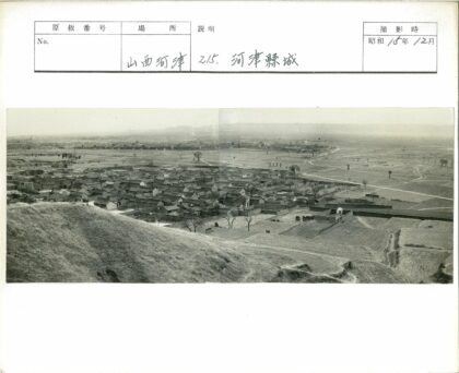 田园村庄风光与远山小径.jpg