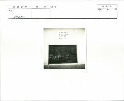 田园牧歌牛与人耕田野.jpg