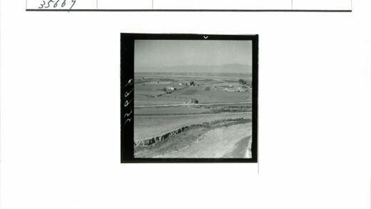 田园风光与远山农舍.jpg