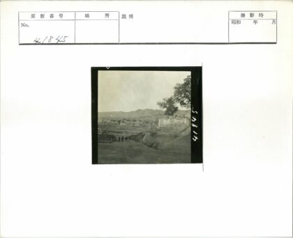 田园风光与远山土路.jpg