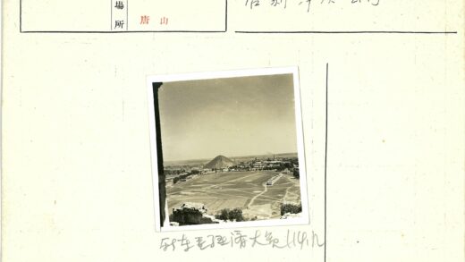 田园风光与金字塔山丘远景.jpg