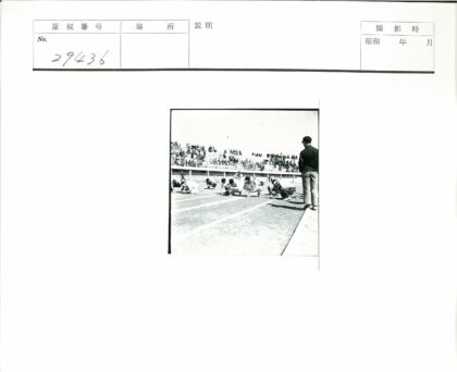 田径比赛运动员起跑瞬间.jpg