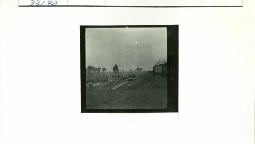 田野劳作与蒸汽火车背景.jpg