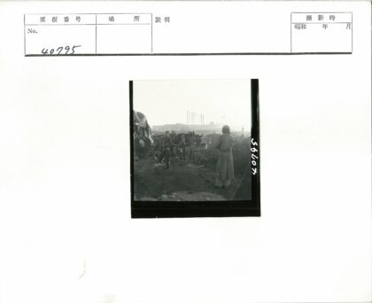 田野木车木马人群风景.jpg
