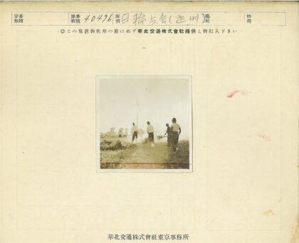 田间劳作与旗杆风光.jpg