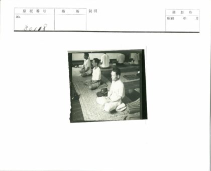 男士室内冥想练习.jpg