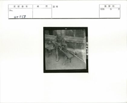 男孩制作木工工具.jpg