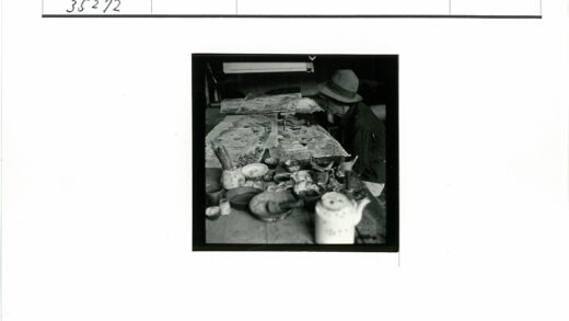 画家作画场景与绘画用品.jpg