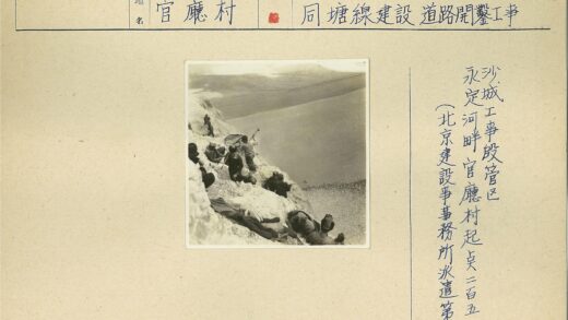 登山俯瞰水域风光.jpg