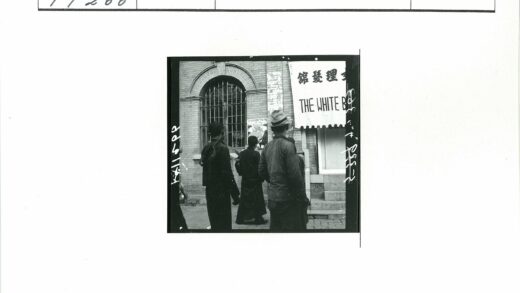 白色b建筑铁窗海报.jpg