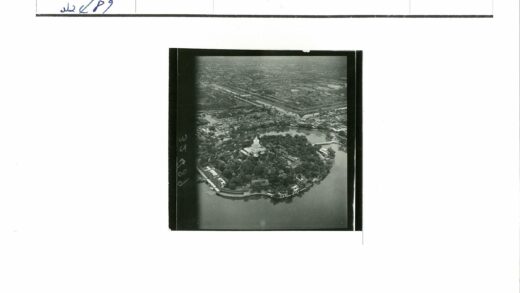 白色圆顶建筑与城市景观鸟瞰.jpg