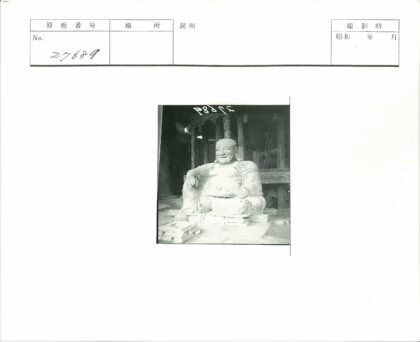 盘腿大佛木雕环绕像.jpg