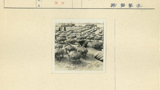 看台圆顶建筑与沙地维护场景.jpg