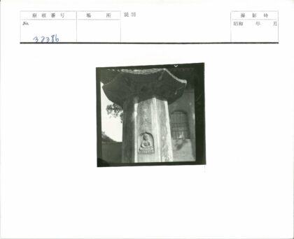 石刻雕像与古建筑风景.jpg