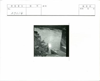 石堤台阶通往冰河.jpg