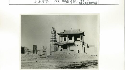 石塔瓦顶古建与石柱草地景观.jpg