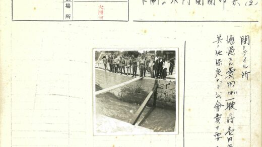 石墙俯瞰水域人群观景.jpg
