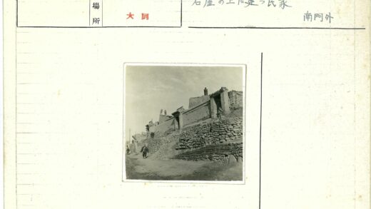 石墙土路散步时光.jpg