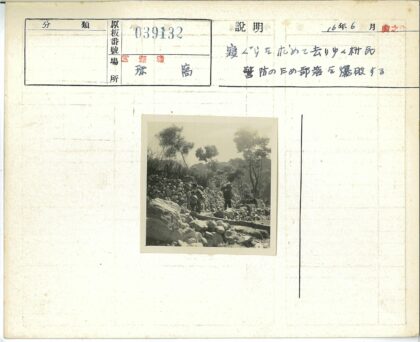 石墙小路与远山晴空.jpg