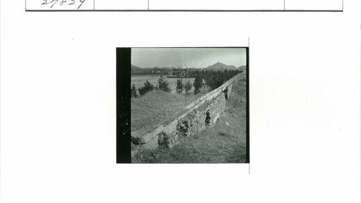 石墙延伸至远山建筑景观.jpg