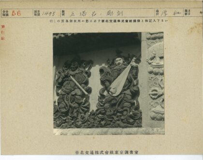 石墙雕像持弦乐器装饰图案.jpg