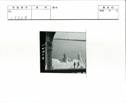 石建筑俯瞰碧水绿岸.jpg