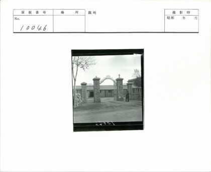 石建筑大门入口与拱门.jpg
