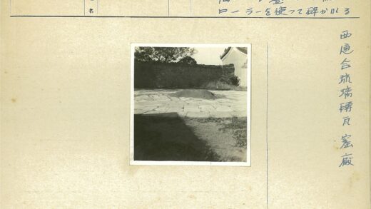 石径泥堆砖墙树影.jpg