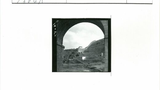 石拱山径与岩石景观.jpg