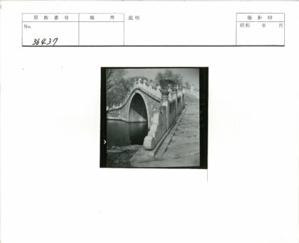 石拱桥与冬日河景.jpg