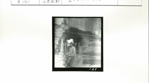 石拱道与石柱风景.jpg