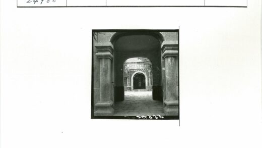 石拱道与远处建筑汉字立面.jpg