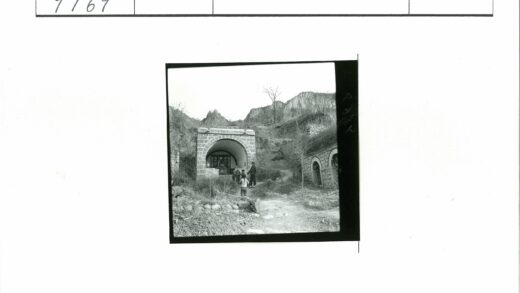 石拱门山地景观历史建筑.jpg