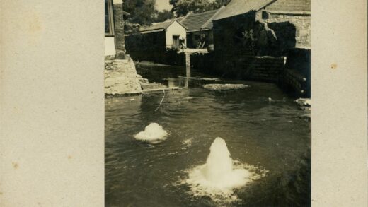 石景池塘双水柱喷泉.jpg
