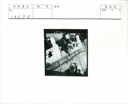 石栏雕刻与纳粹标志传统建筑.jpg
