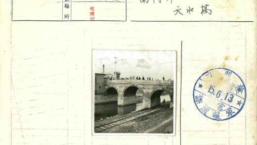 石桥拱门跨河火车轨道背景.jpg