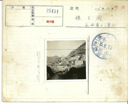 石桥流水与山间古建筑.jpg