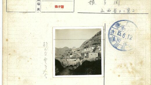 石桥流水与山间古建筑.jpg