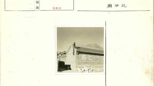 石砌建筑与黑兽山景.jpg