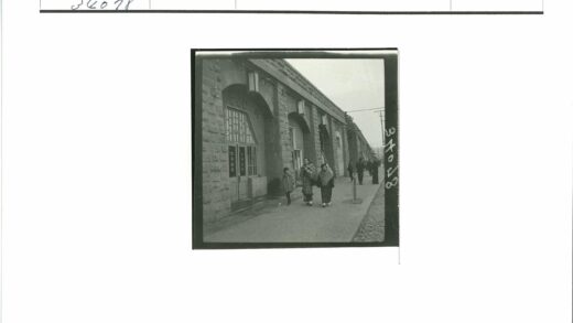 石砌建筑拱窗人行道.jpg