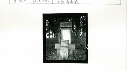 石砌建筑绿树环绕人景.jpg