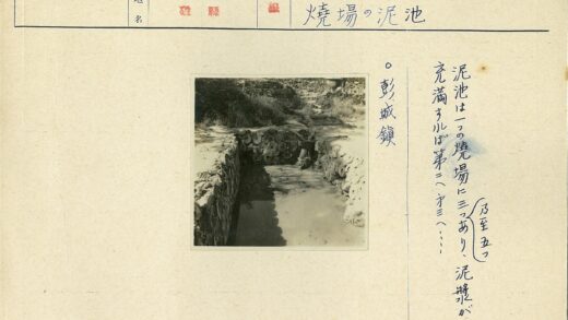 石砌水壕沟植被环绕.jpg
