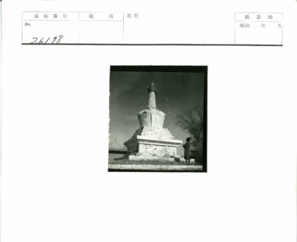 石碑雕刻与传统建筑景观.jpg