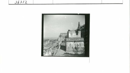 石筑建筑与自然景观窗景.jpg