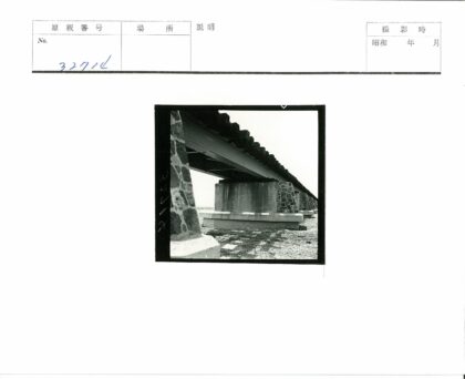 石质混凝土铁路桥特写.jpg
