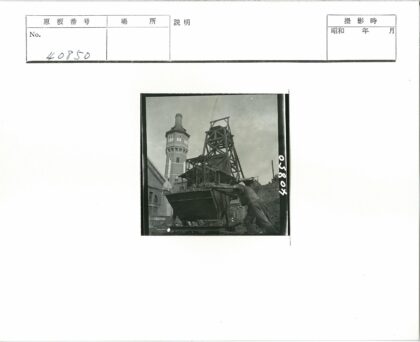 矿区工人推车历史建筑背景.jpg