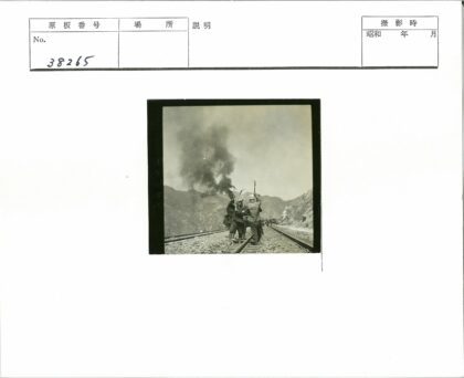 矿工与蒸汽火车山地铁轨.jpg