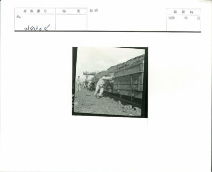 矿工推车劳动场景.jpg