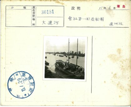 码头帆船与河岸风光.jpg